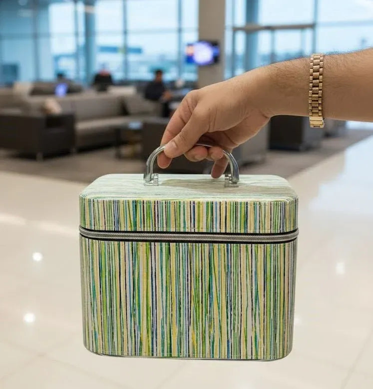 Striped Pattern Makeup Case Ⓢ